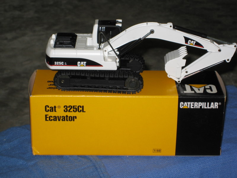 Cat 325CL excavator White